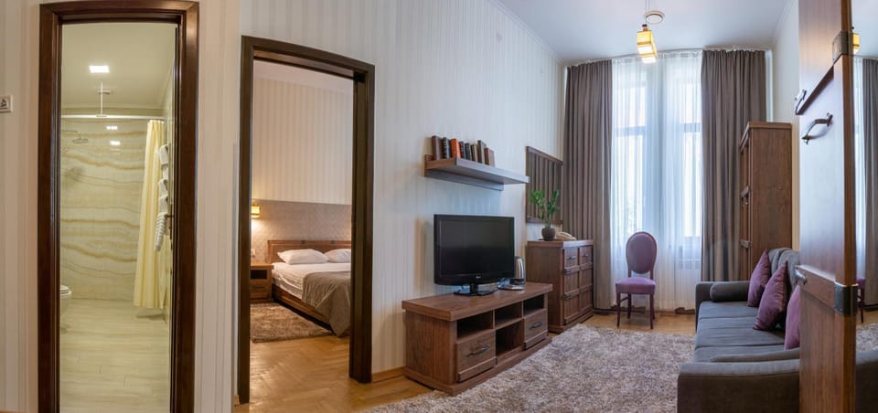 Communal lounge/ TV room, TV and multimedia, Living room, Photo of the whole room, City view