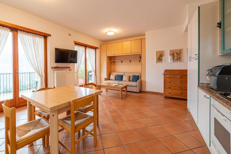 Communal lounge/ TV room, Kitchen or kitchenette, Seating area