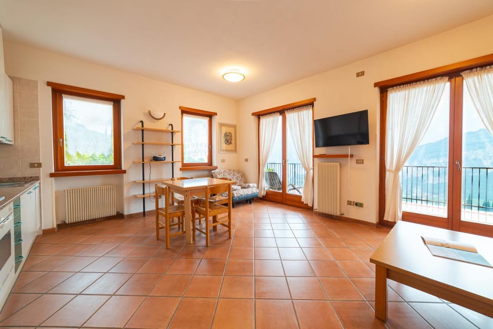 Appartamenti Nido d'Aquila - Garda Lake View Apartment in Nago–Torbole