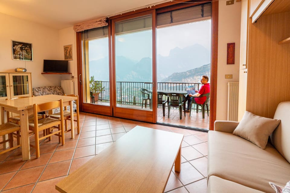 View (from property/room), Balcony/Terrace, Living room, Mountain view