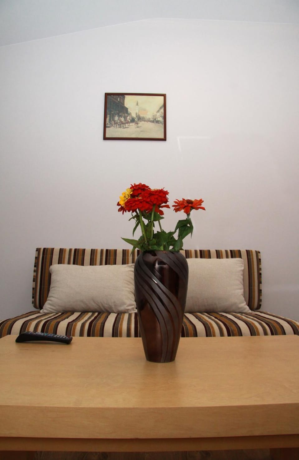 Photo of the whole room, Decorative detail