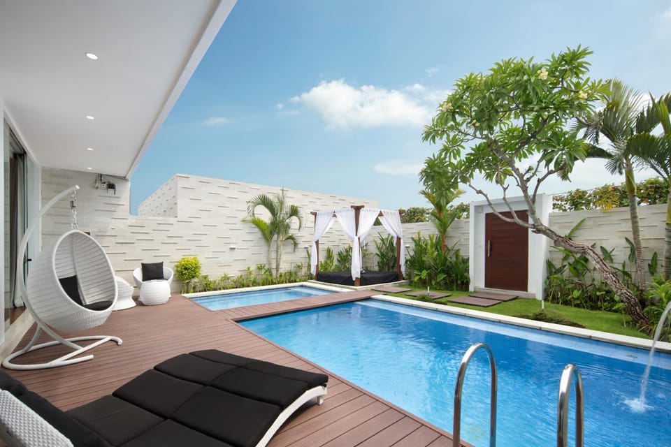 Patio, Day, Garden, Garden view, Pool view, Swimming pool, sunbed