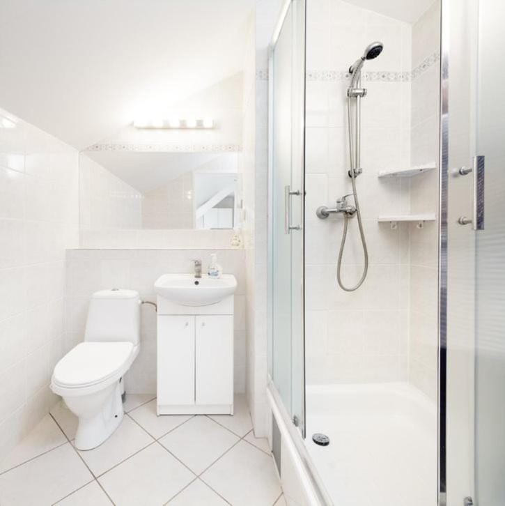 Shower, Toilet, Bed, BBQ facilities, Garden, Bathroom, TV and multimedia, Coffee/tea facilities, Food and drinks, Photo of the whole room, Bedroom, Food, Guests, Quiet street view, towels, wardrobe, dryer