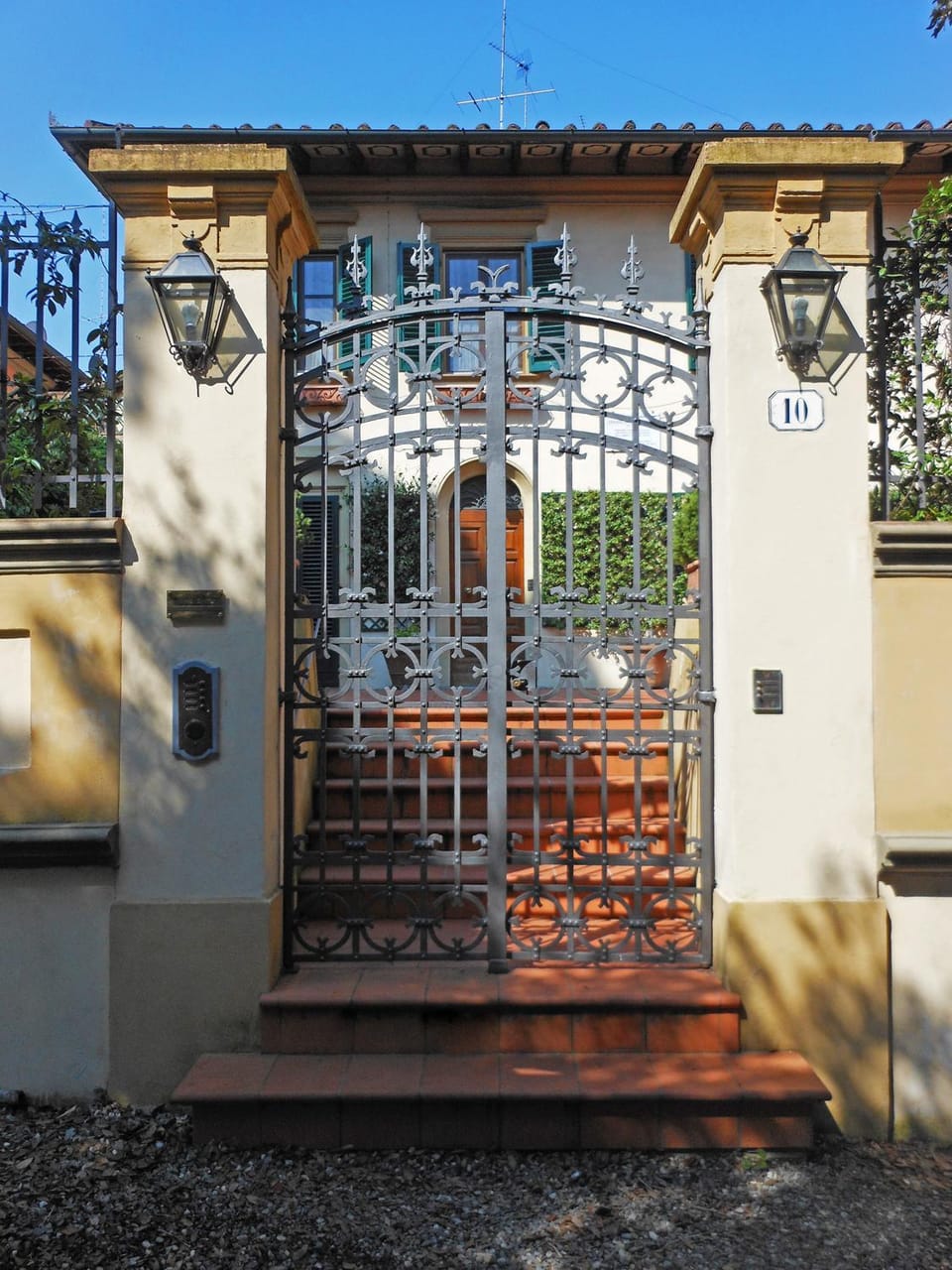 Property building, Facade/entrance
