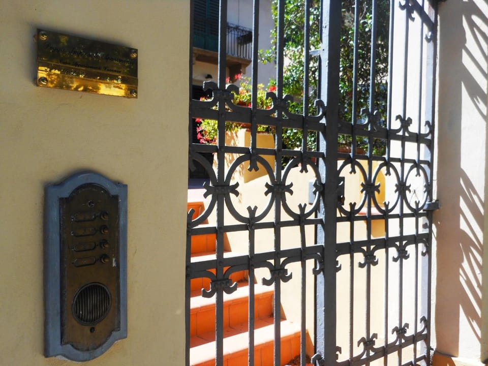 Facade/entrance, Balcony/Terrace