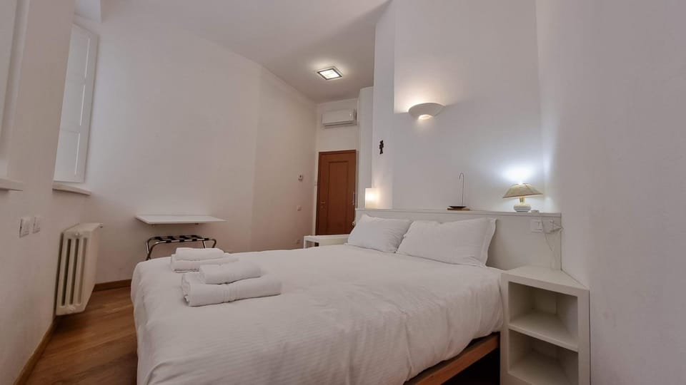 Bed, Bedroom, air conditioner