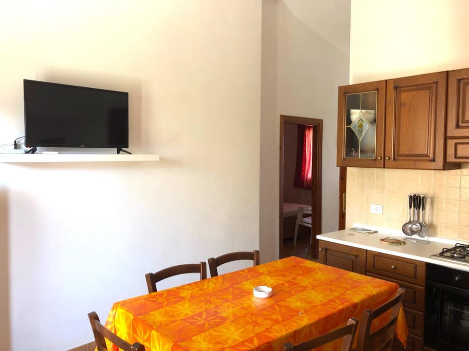 TV and multimedia, Kitchen or kitchenette, Living room, Seating area, Dining area, minibar, pet friendly, stove