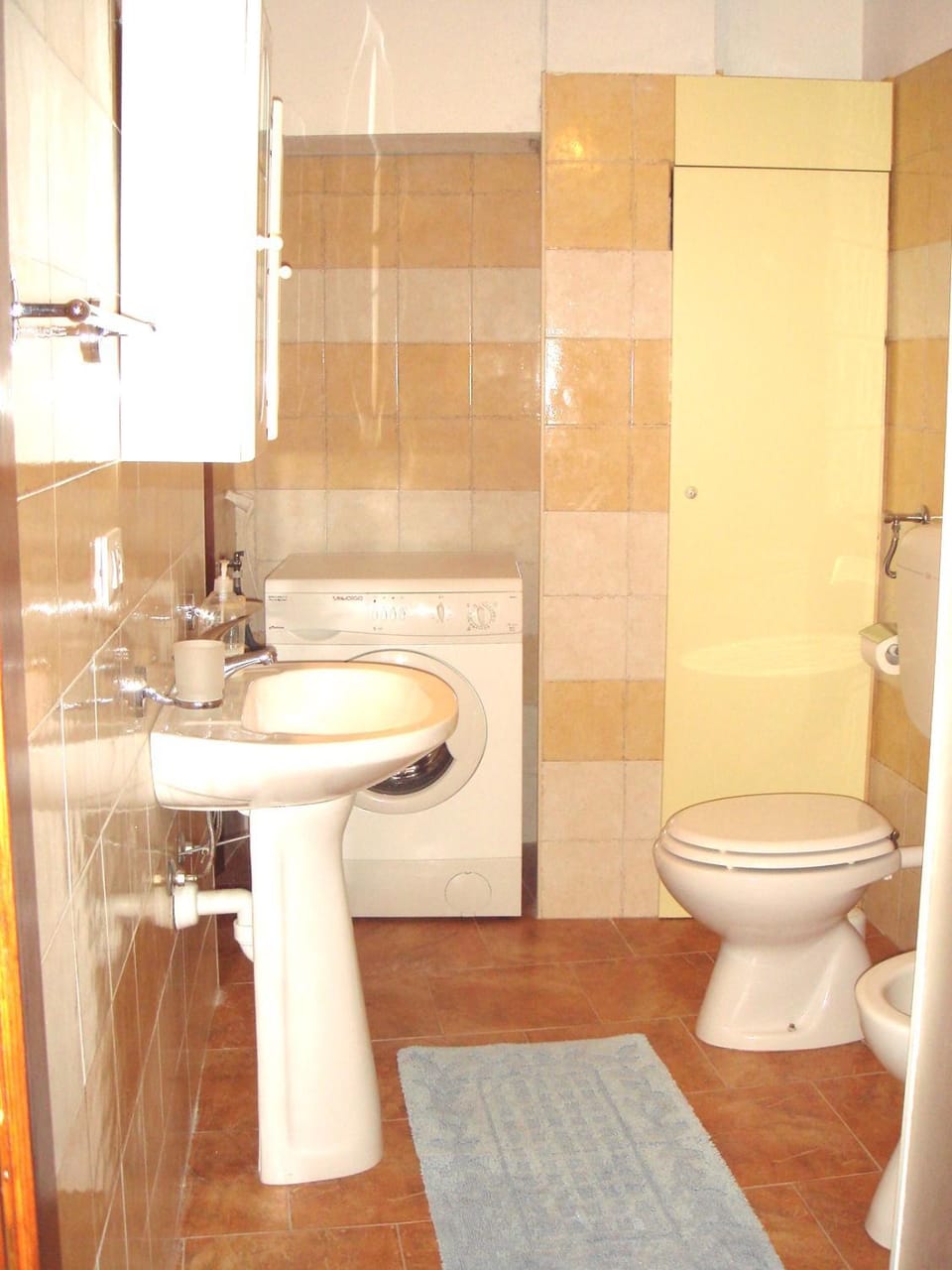 Shower, Toilet, Bathroom, Area and facilities