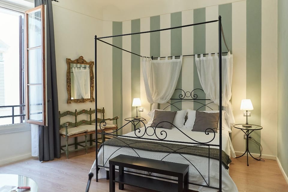 Bed, Photo of the whole room