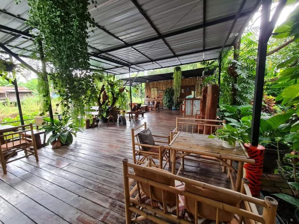 Baan Canalee (บ้านคานาลี) Bed and Breakfast in Laos