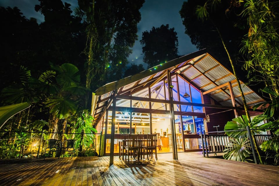 Restaurant/places to eat, Lounge or bar, Food and drinks, Evening entertainment, On site
