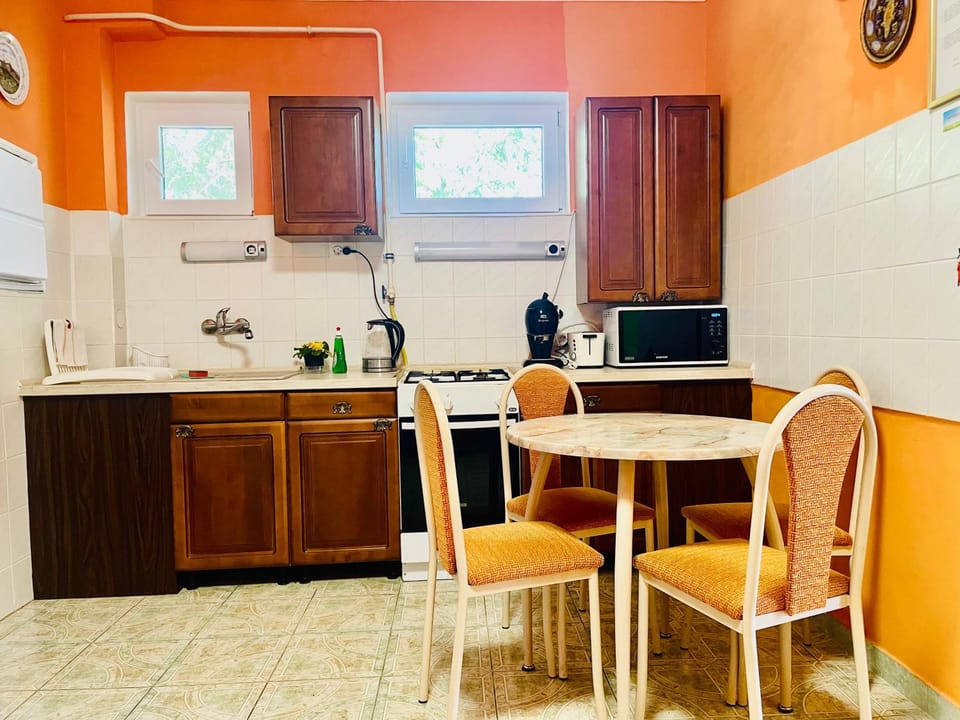 Sunny & Green Apartment Apartment in Hévíz