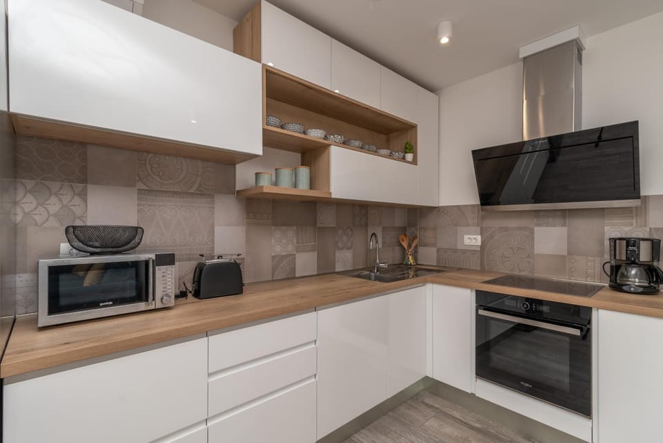 Kitchen or kitchenette, Communal kitchen
