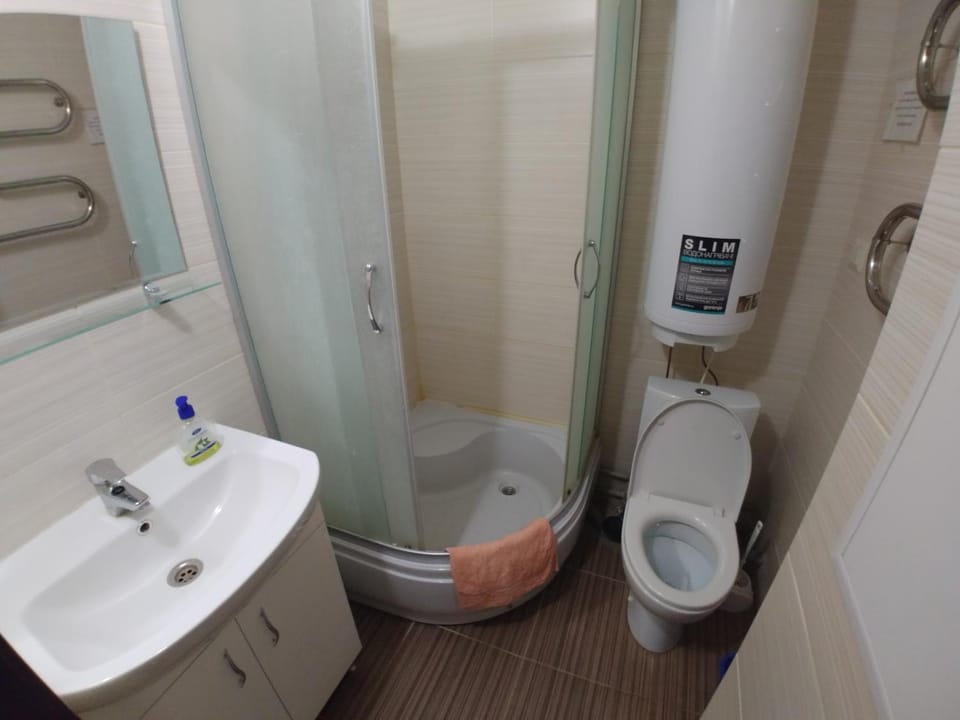 Shower, Toilet