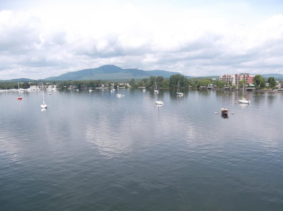 Condo Entre Ville/Nature Apartment in Magog