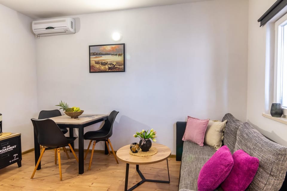 Seaview Apartman Apartment in Split-Dalmatia County