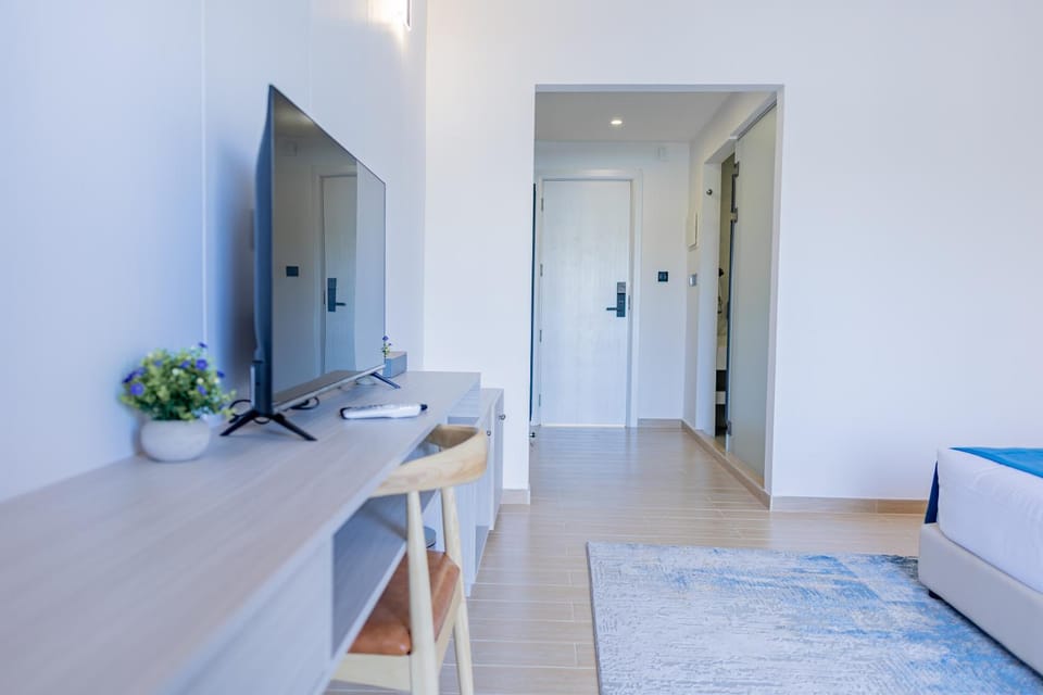 TV and multimedia, Photo of the whole room, Bedroom