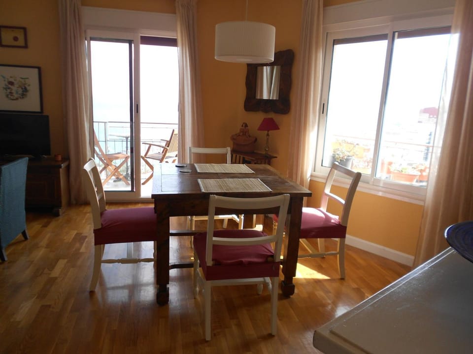 TV and multimedia, Dining area, Landmark view, Mountain view, Sea view