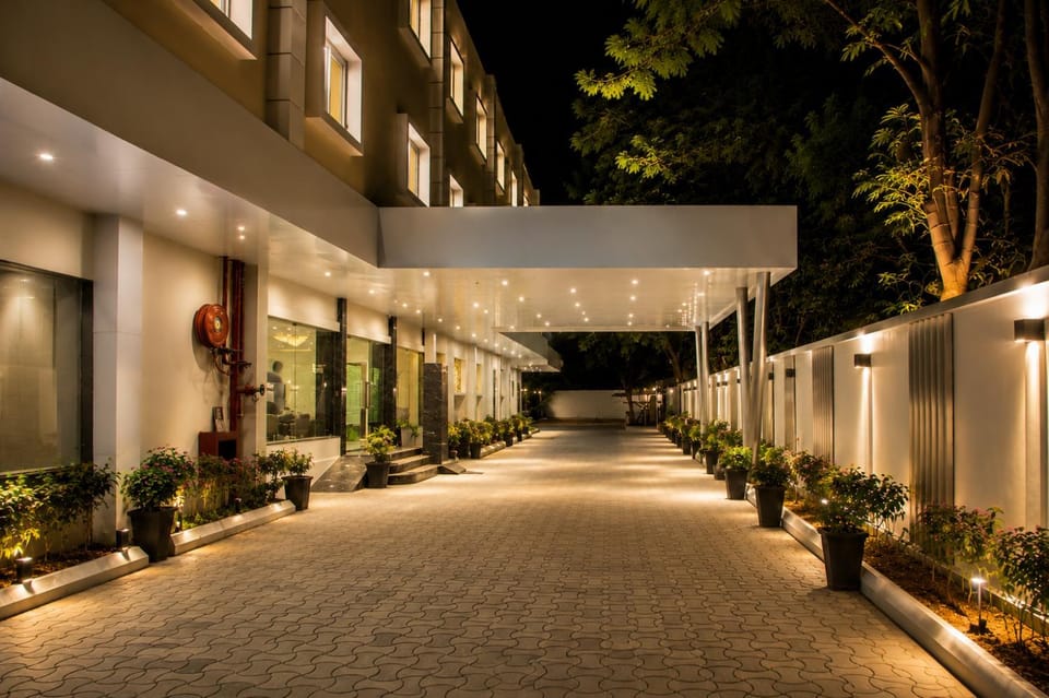 Facade/entrance