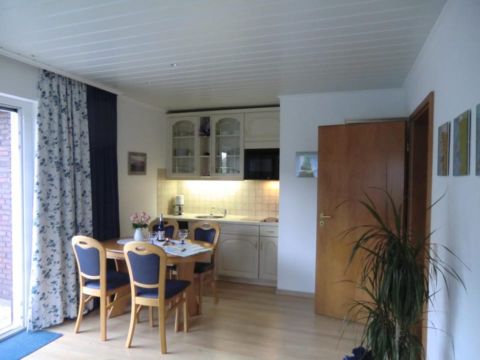 Kitchen or kitchenette, Living room, Photo of the whole room, Decorative detail, Dining area