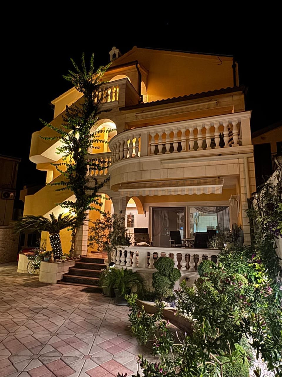 Property building, Night