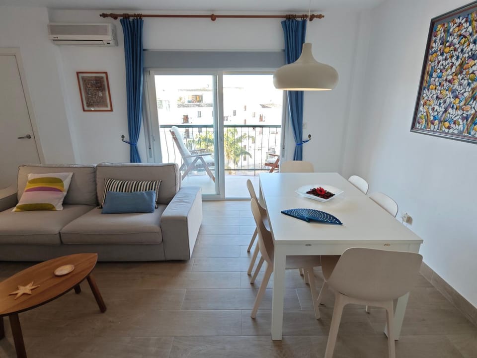 Balcony/Terrace, Living room, Seating area, Dining area, air conditioner