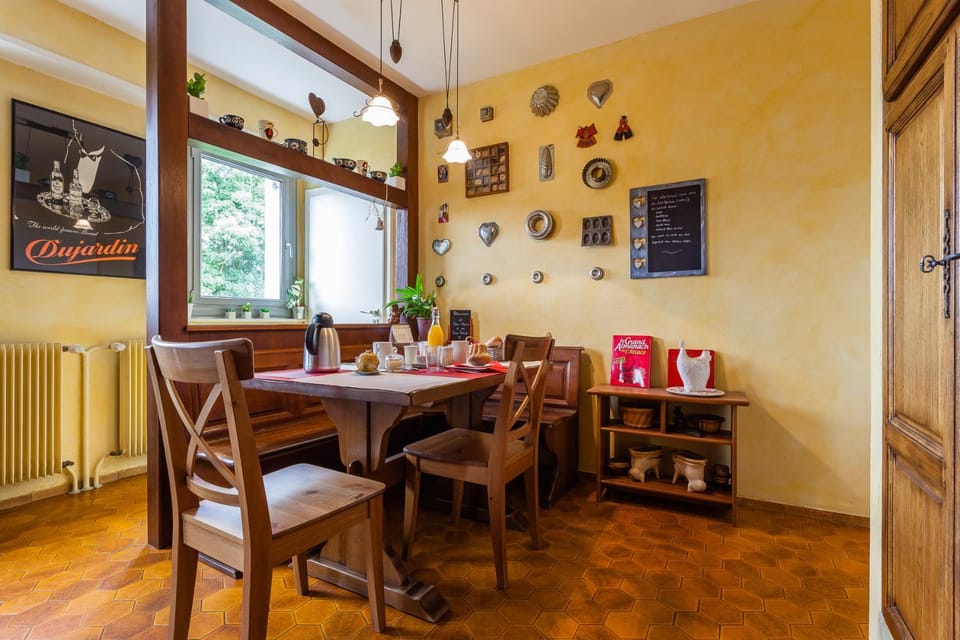 Restaurant/places to eat, Dining area