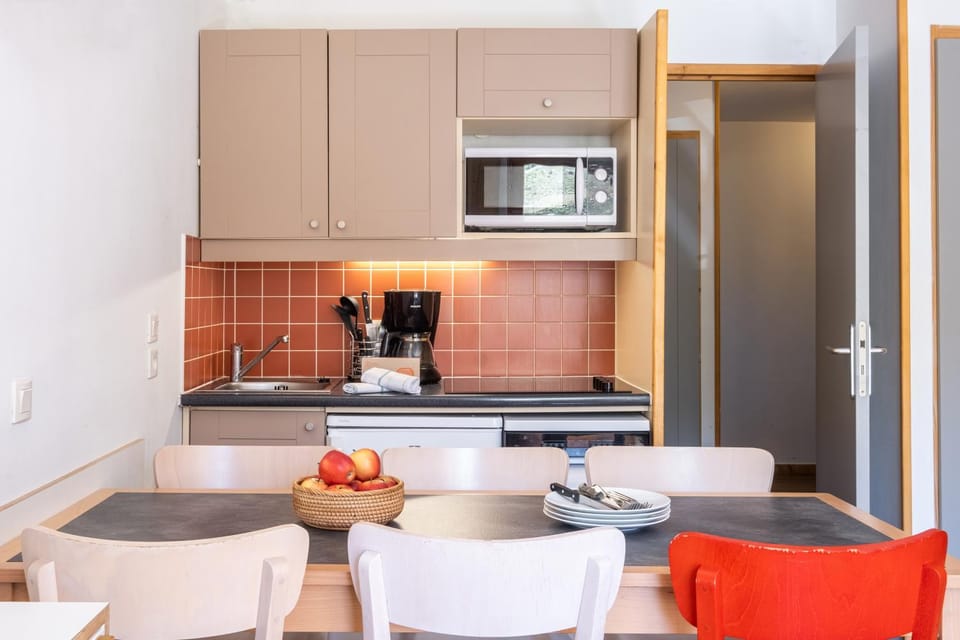 Kitchen or kitchenette, Dining area, minibar, oven, stove, toaster