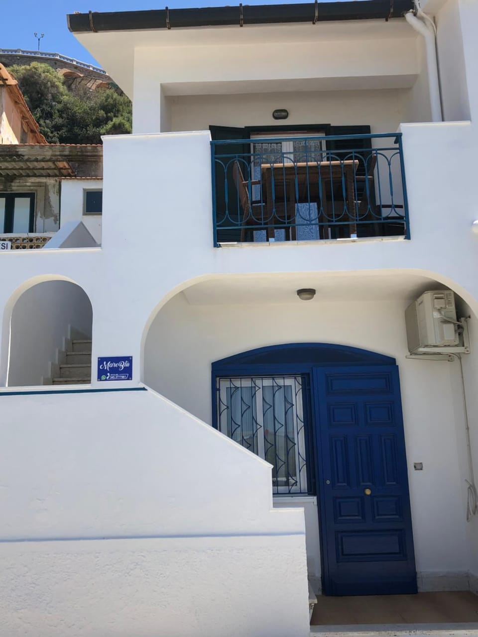 Facade/entrance
