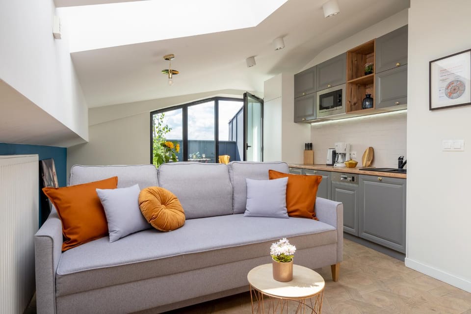 Kitchen or kitchenette, Living room, Seating area, Dining area