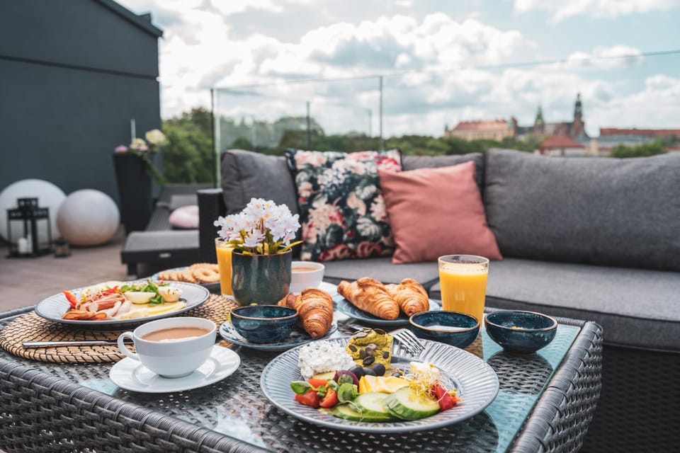 Patio, Food and drinks, Food, Breakfast