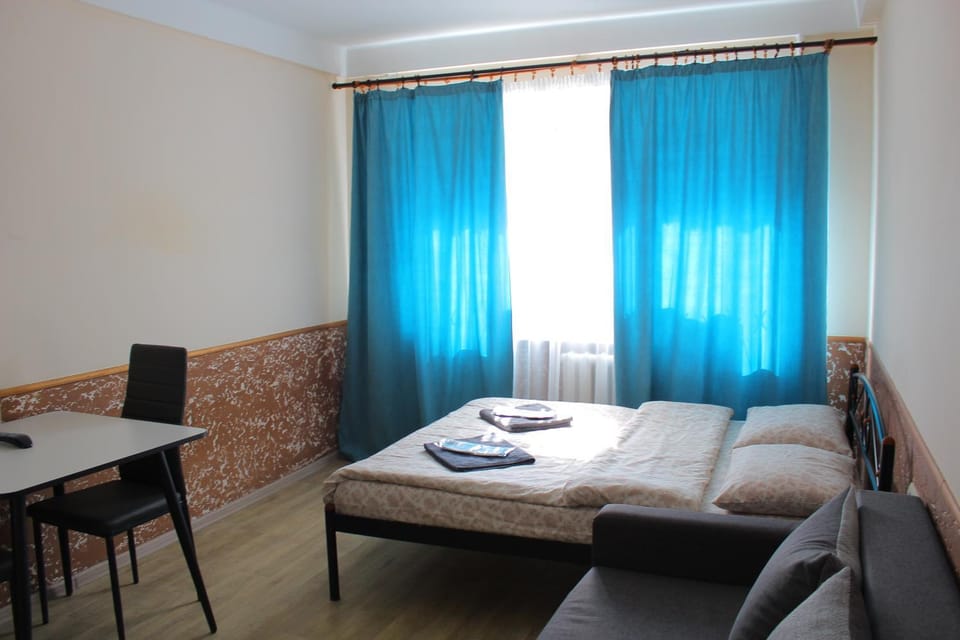 Bed, Photo of the whole room, towels
