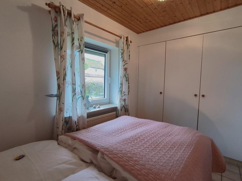 Bedroom, wardrobe