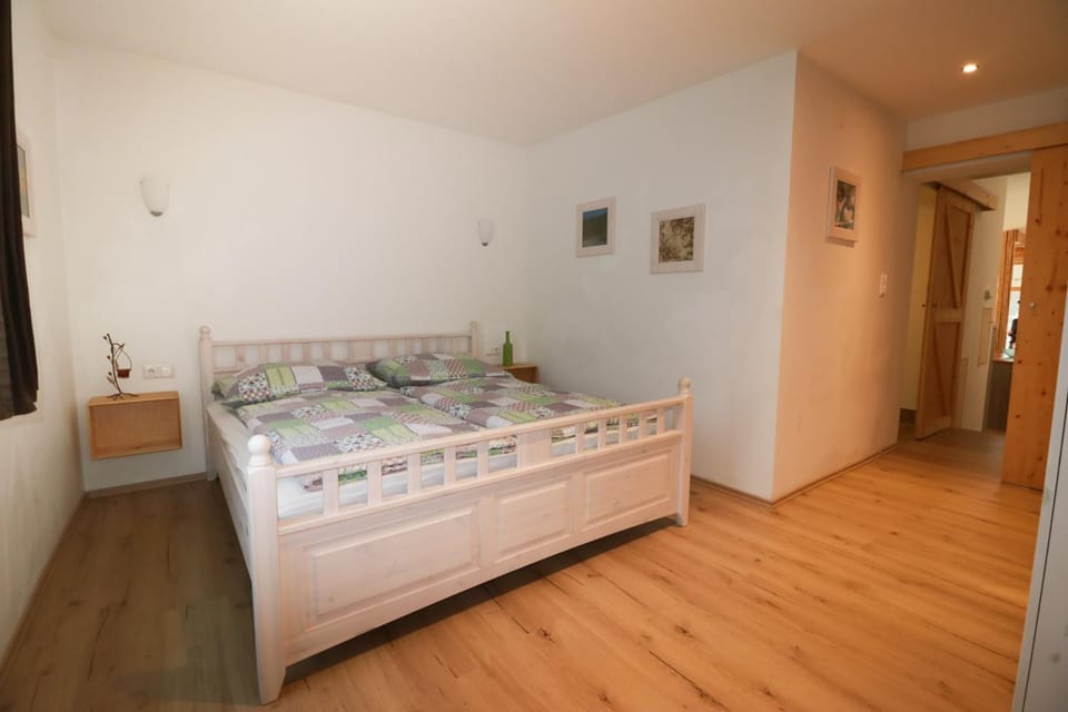 TV and multimedia, Bedroom, Street view