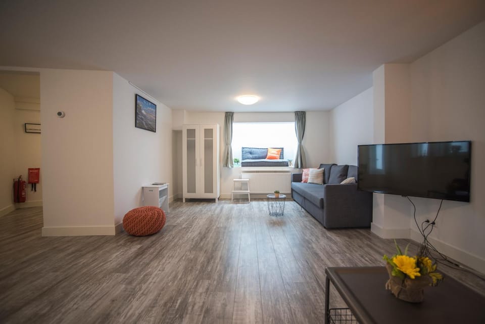 TV and multimedia, Living room, Seating area