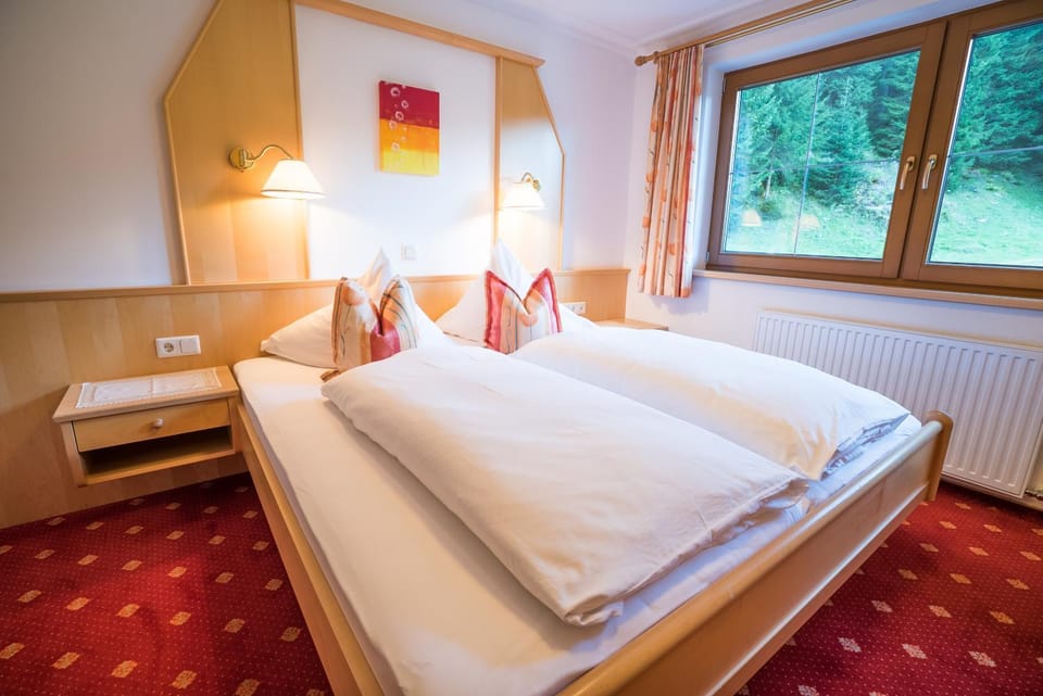 View (from property/room), Photo of the whole room, Bedroom