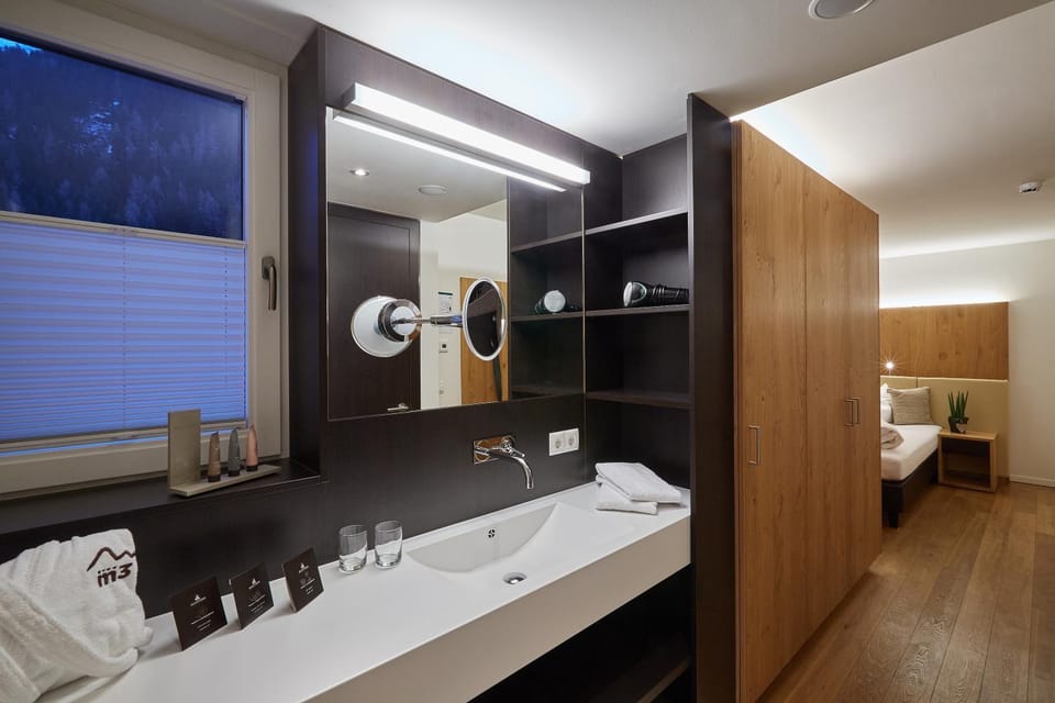 Shower, Toilet, Bathroom, Bedroom, Mountain view
