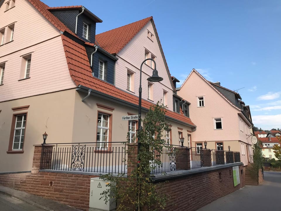 Property building, Restaurant/places to eat, Neighbourhood, Balcony/Terrace