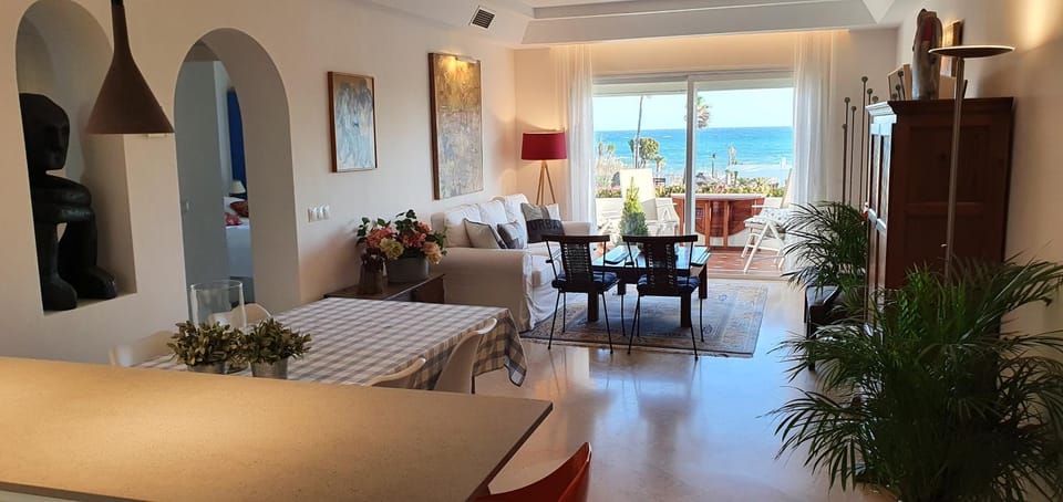 Property building, View (from property/room), Living room, Dining area, Garden view, Sea view