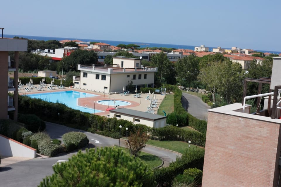 Pool view, Sea view