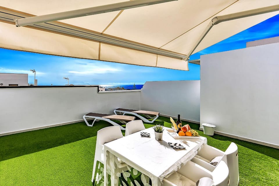 Luxury Sea View Penthouse, Hortensia Apartments, Los Cristianos, Tenerife Apartment in Los Cristianos