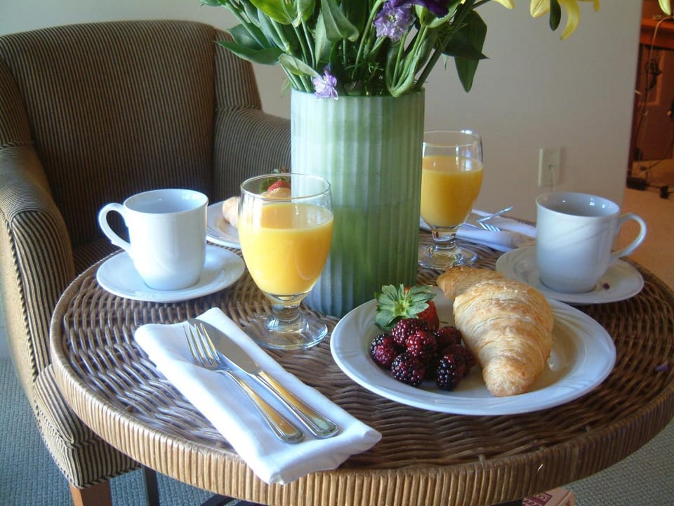 Lobby or reception, Food, Breakfast, Continental breakfast