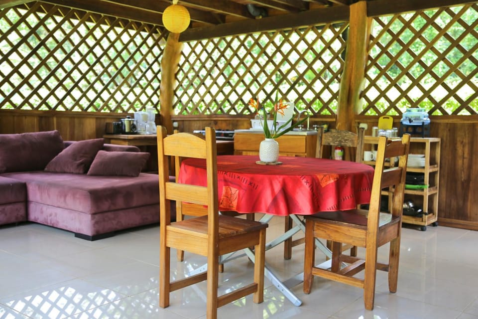 Property building, Day, Kitchen or kitchenette, Living room, Lounge or bar, Seating area, Dining area, On site
