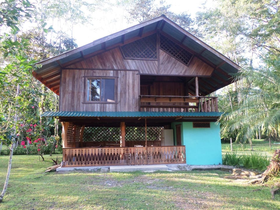 Property building, Facade/entrance, Day
