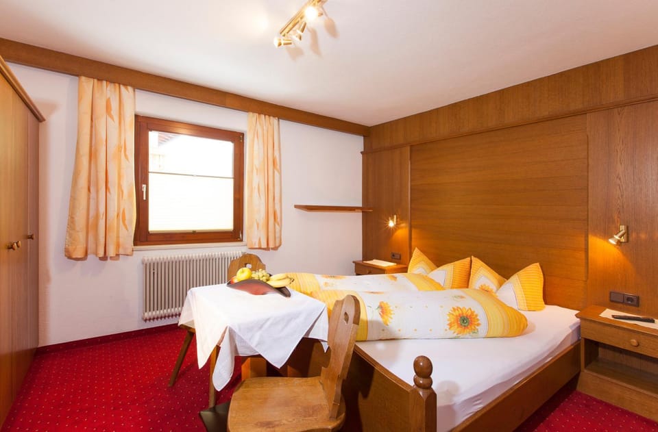 Day, Photo of the whole room