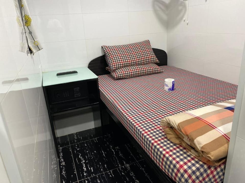 Day and Night Hostel Block D 10th floor 24 HOUR RECEPTION Bed and Breakfast in Hong Kong