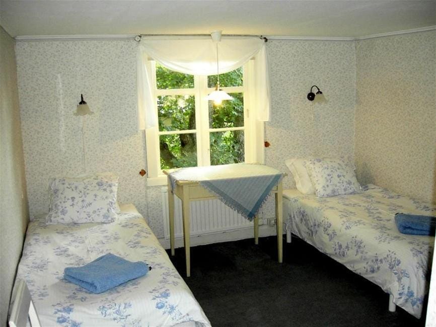 Day, Photo of the whole room