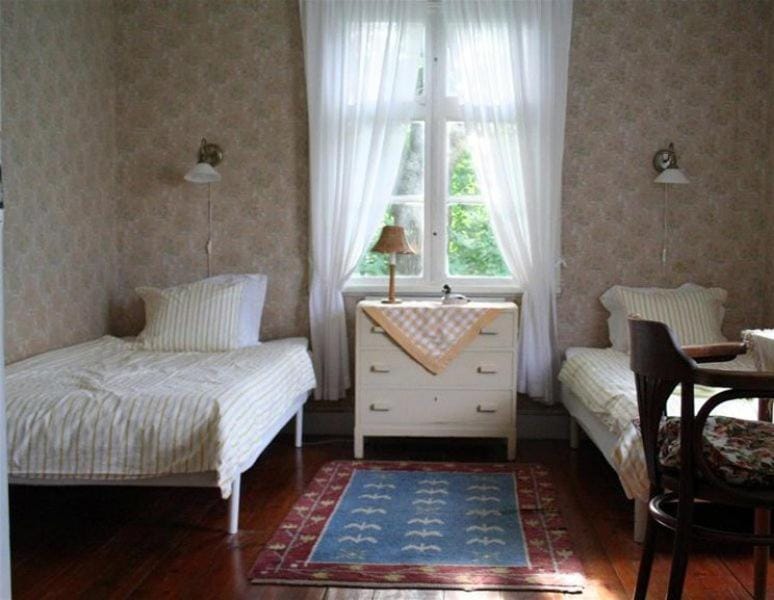 Day, Photo of the whole room
