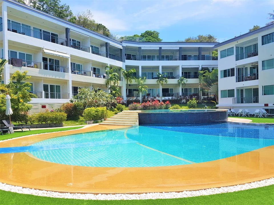 Facade/entrance, Swimming pool