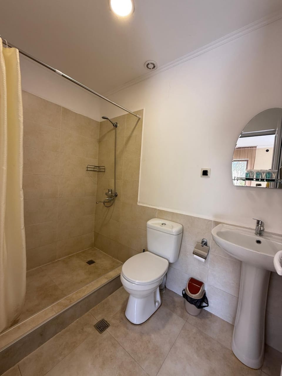 Shower, Toilet